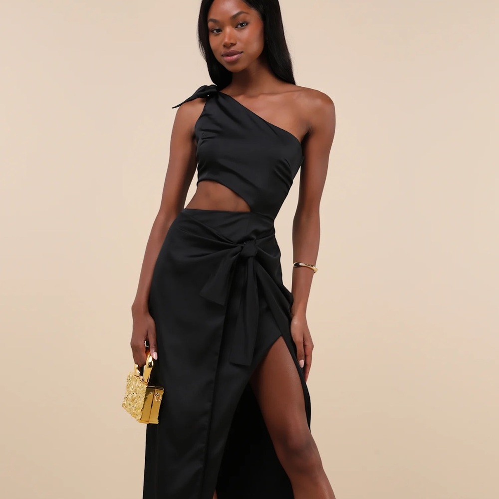 Lulu's Black One-Shoulder Midi Dress